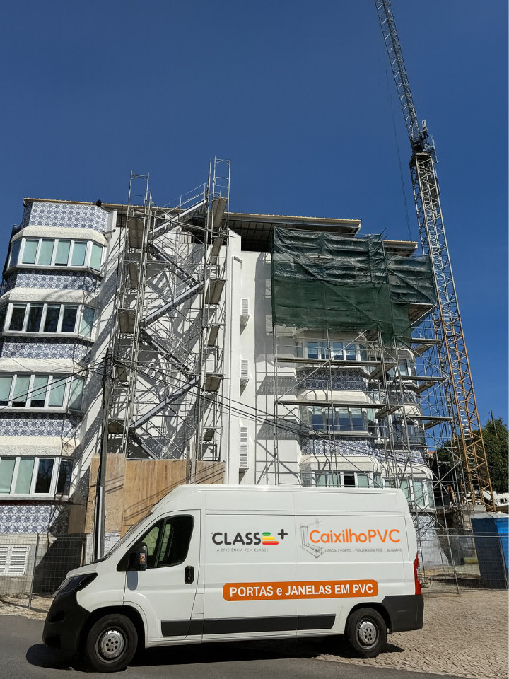 Edifício Residencial em Cascais – Instalação de Janelas PVC Aluplast