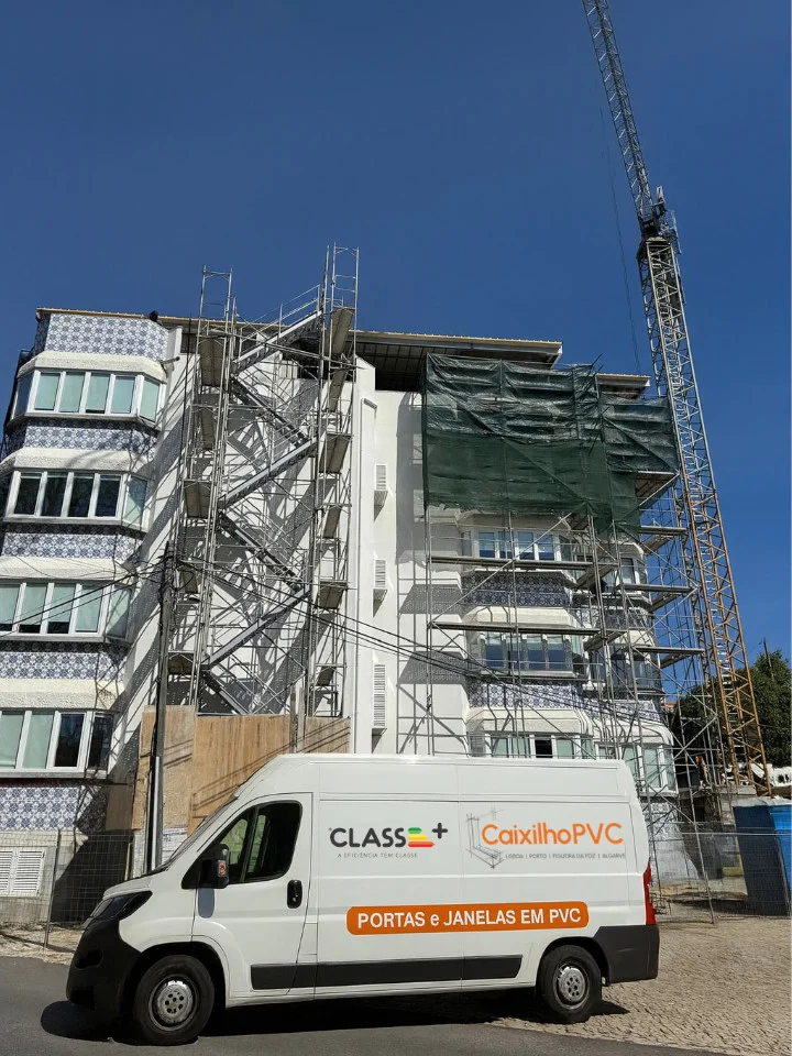 Edifício Residencial em Cascais – Instalação de Janelas PVC Aluplast