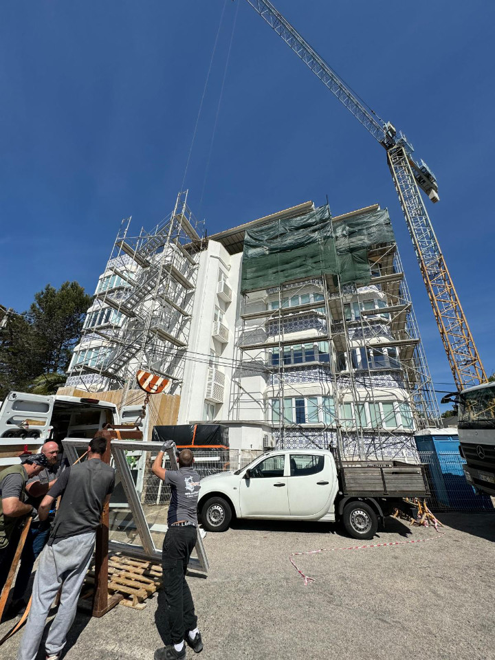 Edifício Residencial em Cascais – Instalação de Janelas PVC Aluplast