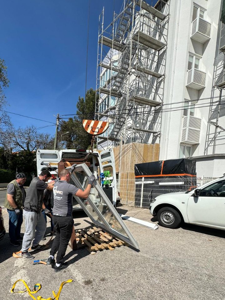 Edifício Residencial em Cascais – Instalação de Janelas PVC Aluplast